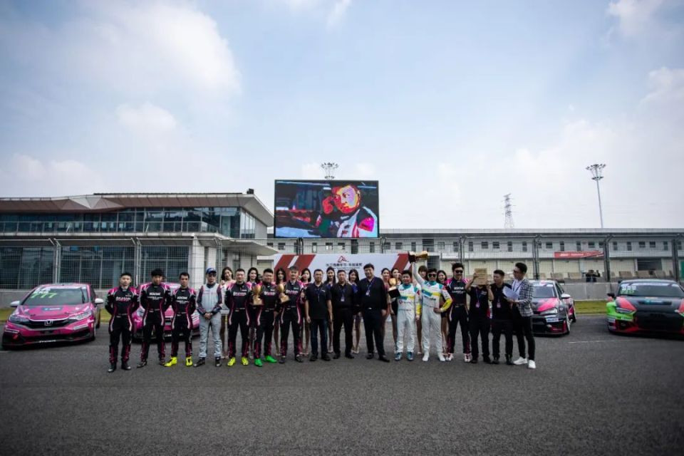 开云体育平台APP-终极之夜！赛车冠军悬念即将揭晓