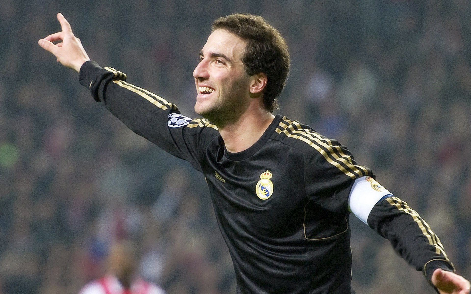 开云体育中国-跨越大陆的体育狂潮，AC米兰提前终结悬念，罗德里戈NBA总决赛接管比赛