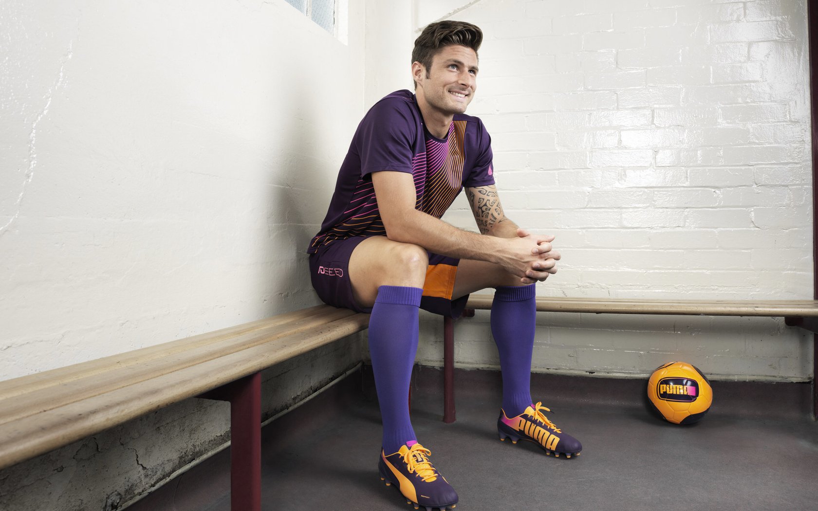 波兰逆转勒沃库森，迪亚斯用致命一击宣告，真正的大场面先生从不手软